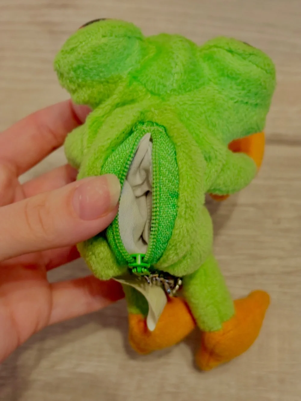Rainforest Cafe Cha Cha the Frog Coin Purse Pouch Keychain Plush Retro Merch